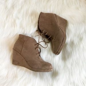 Suede brown wedges